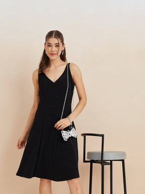 Latin Quarters Women'S Black V-Neck Sleeveless Solid Party Fit & Flare Dress