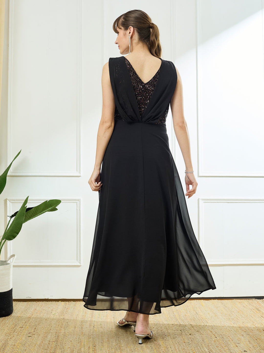 Latin Quarters Women's Black Sleeveless V-Neck Party Embellished Dress