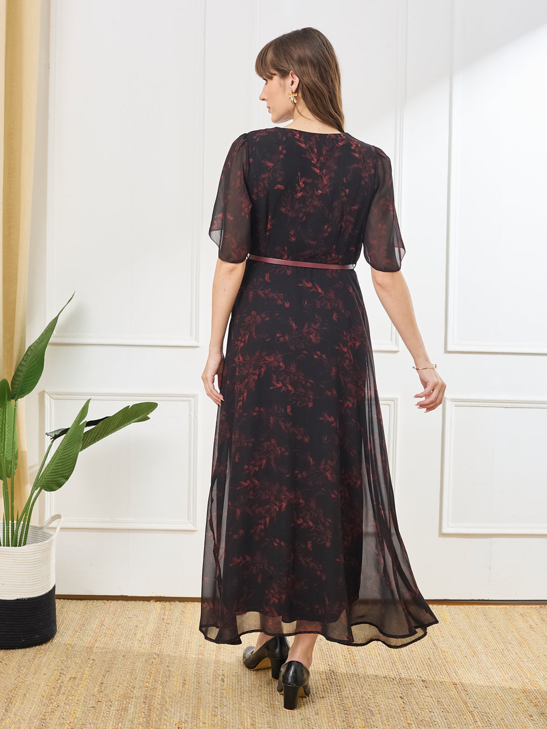 Latin Quarters Women's Black Half Sleeves V-Neck Casual Printed Dress