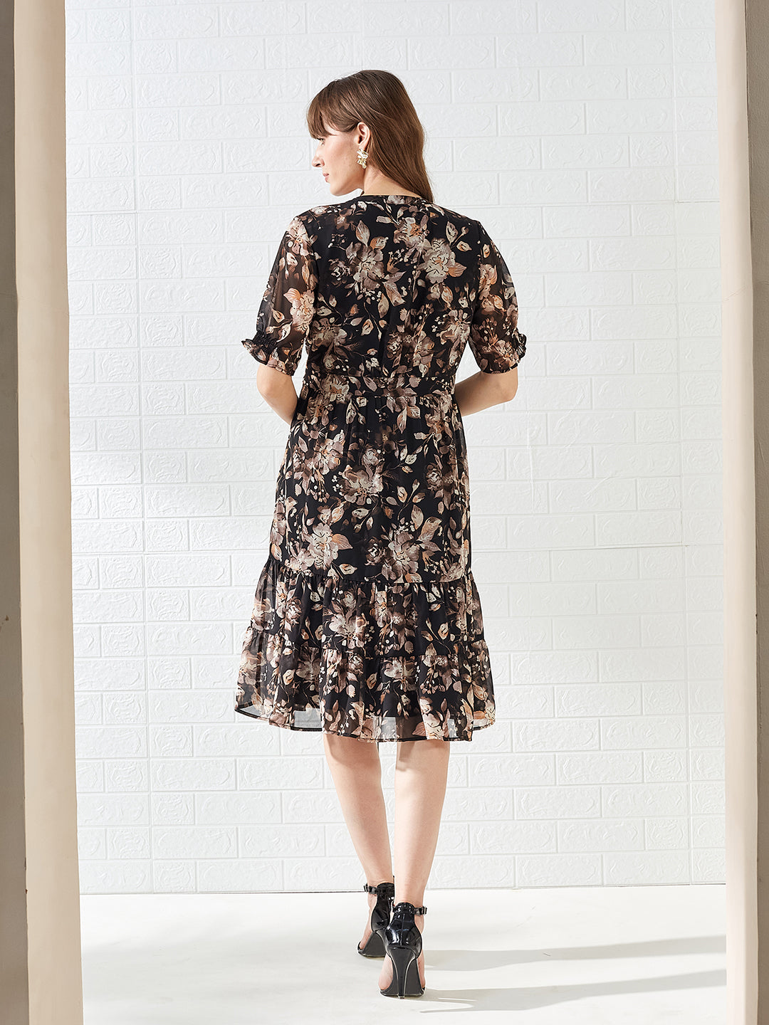 Latin Quarters Women's Black Half Sleeves V-Neck Printed Casual Midi Dress