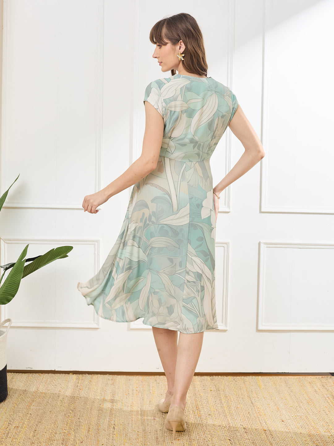 Latin Quarters Women's Green Cap Sleeves V-Neck Casual Printed Dress