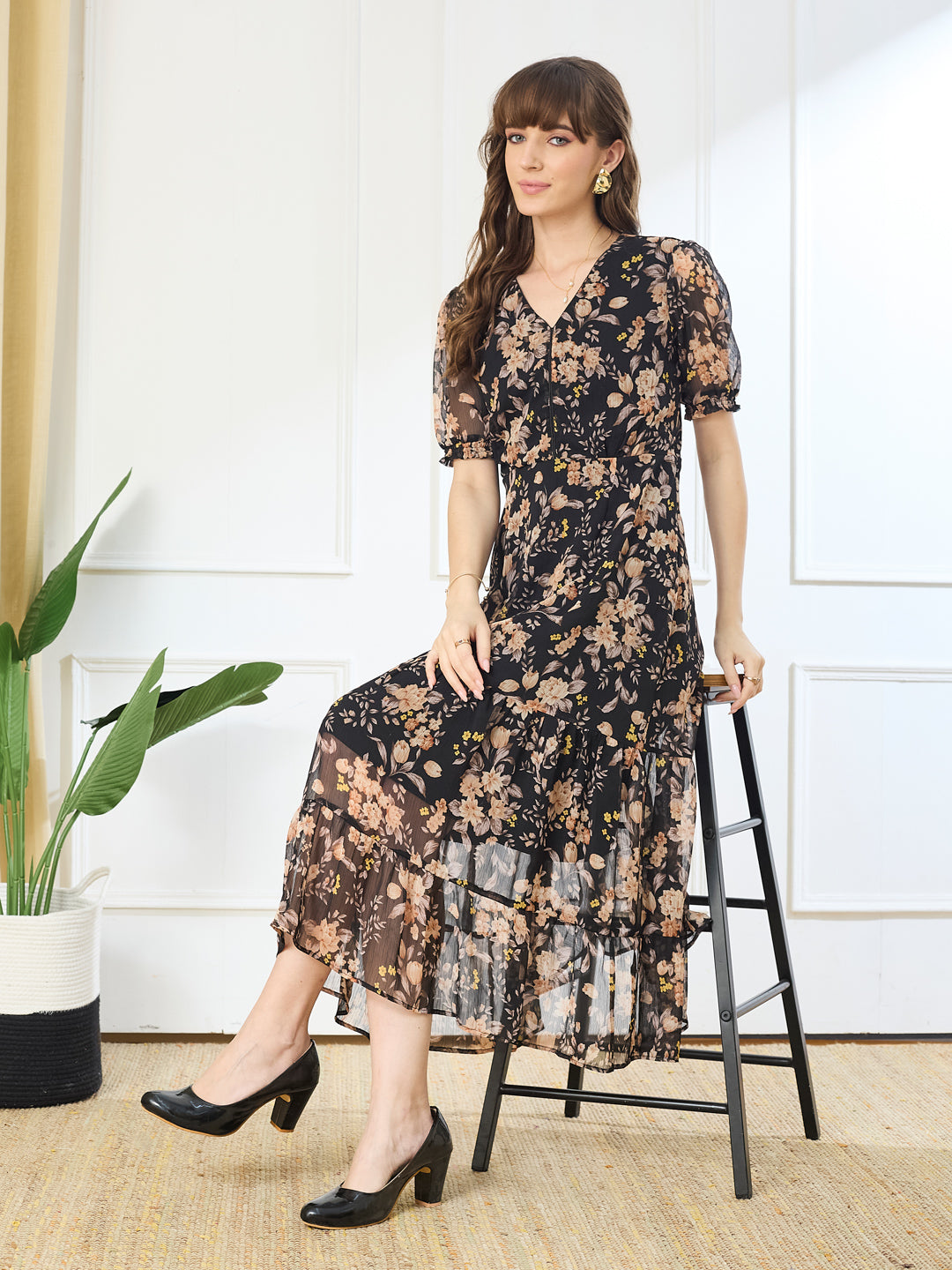 Latin Quarters Women's Black Half Sleeves V-Neck Casual Printed Dress