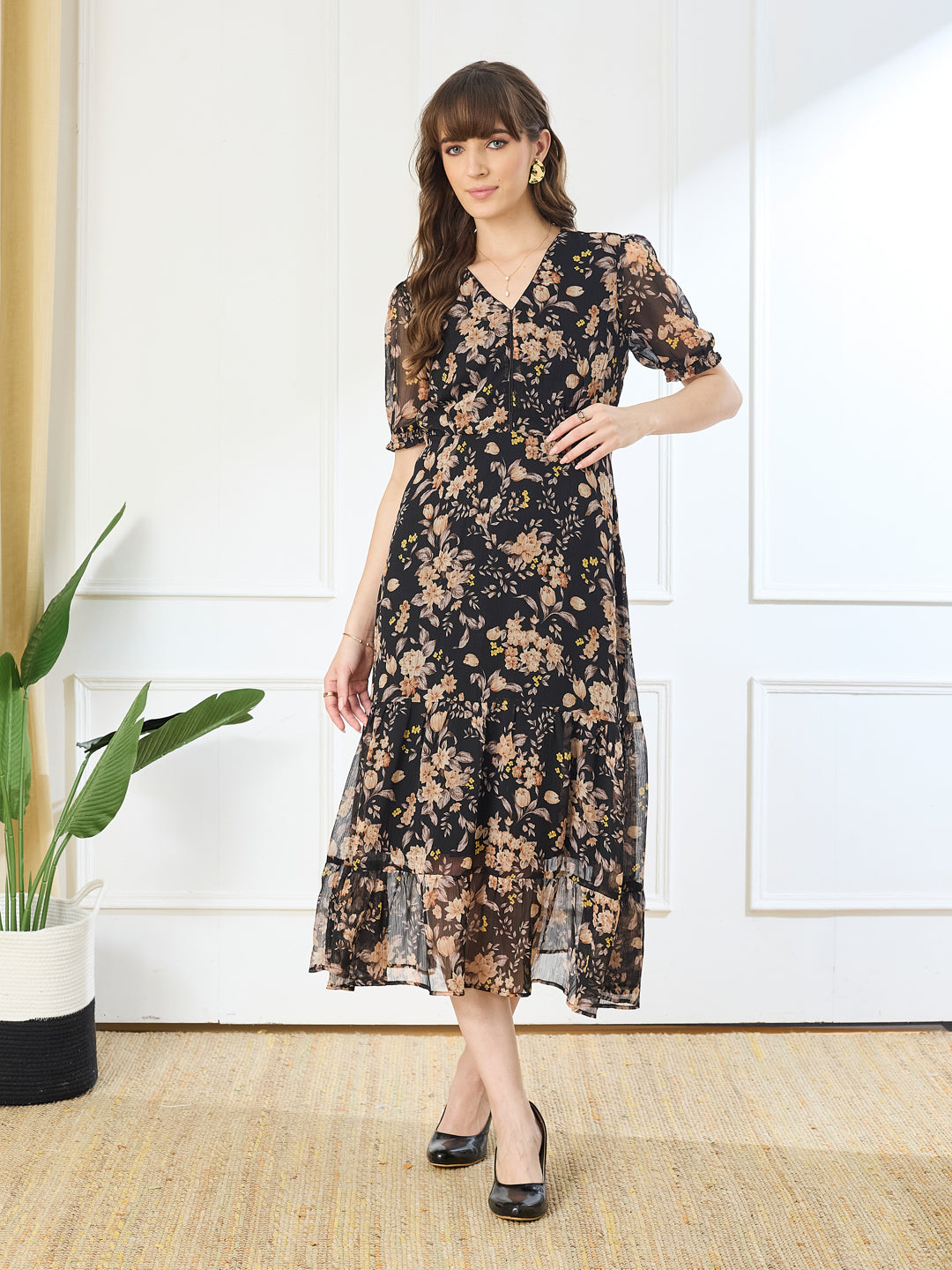 Latin Quarters Women's Black Half Sleeves V-Neck Casual Printed Dress