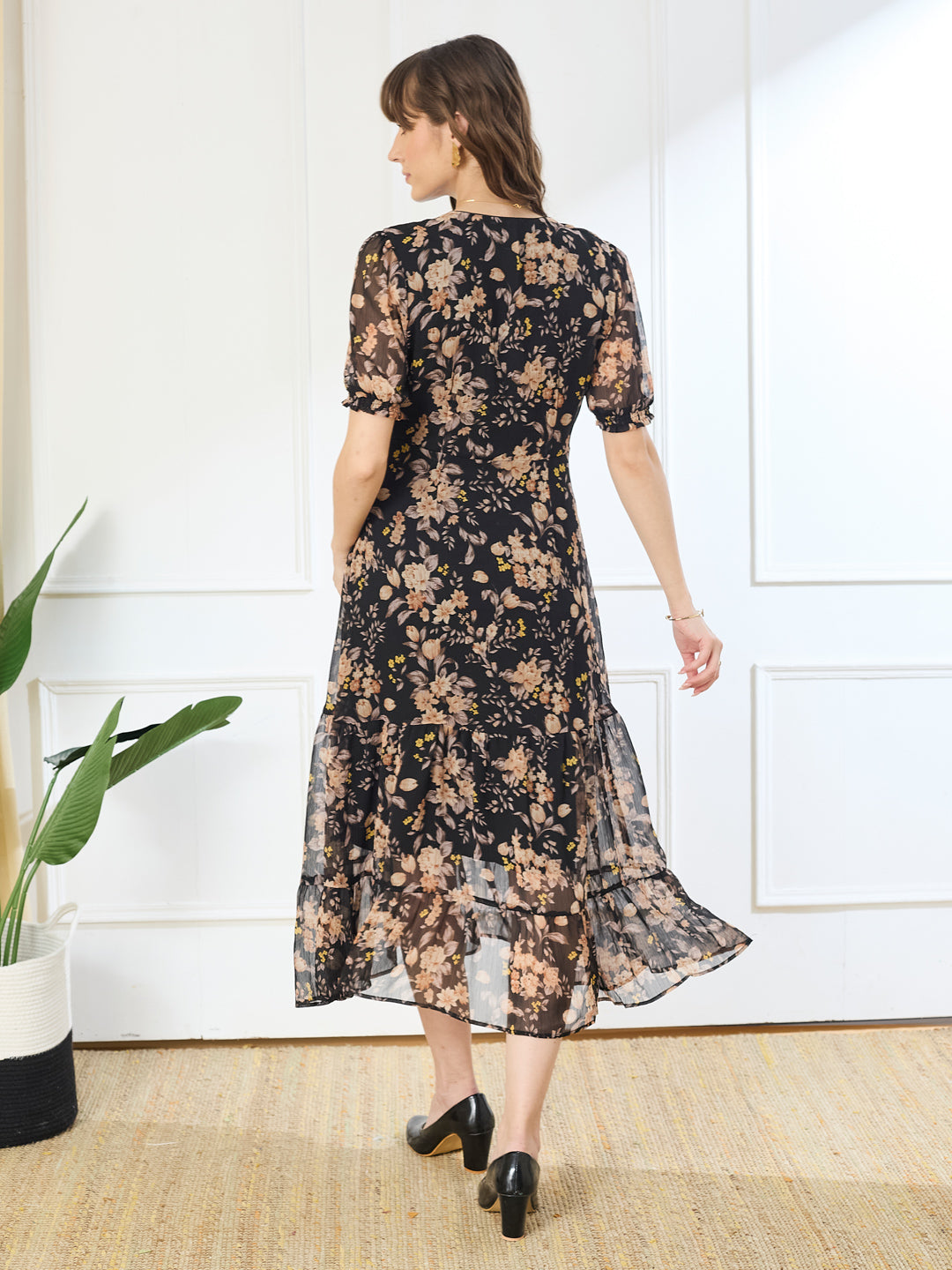 Latin Quarters Women's Black Half Sleeves V-Neck Casual Printed Dress
