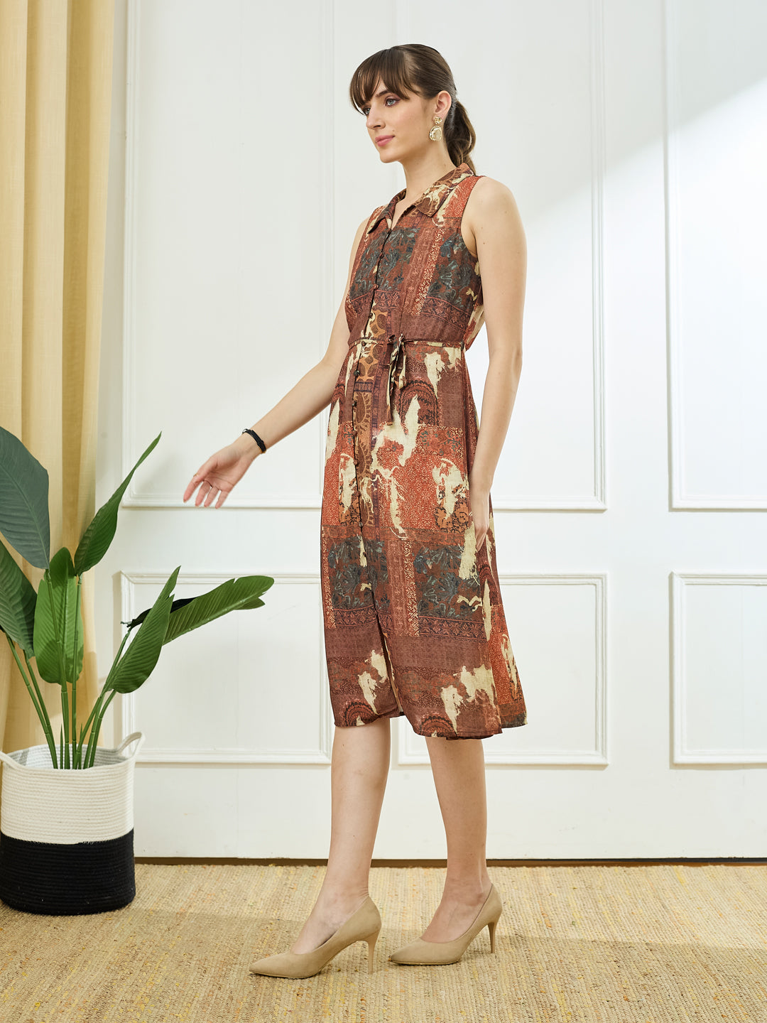 Latin Quarters Women's Rust Sleeveless Collar Neck Casual Printed Dress
