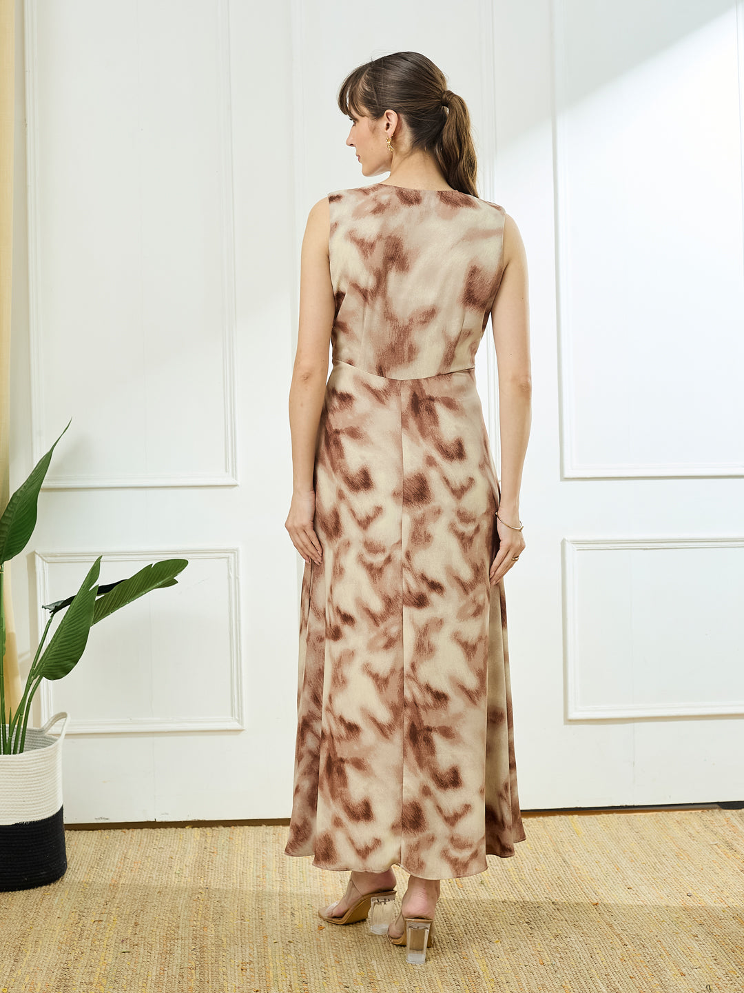 Latin Quarters Women's Brown Sleeveless V-Neck Casual Tie-Dye Dress