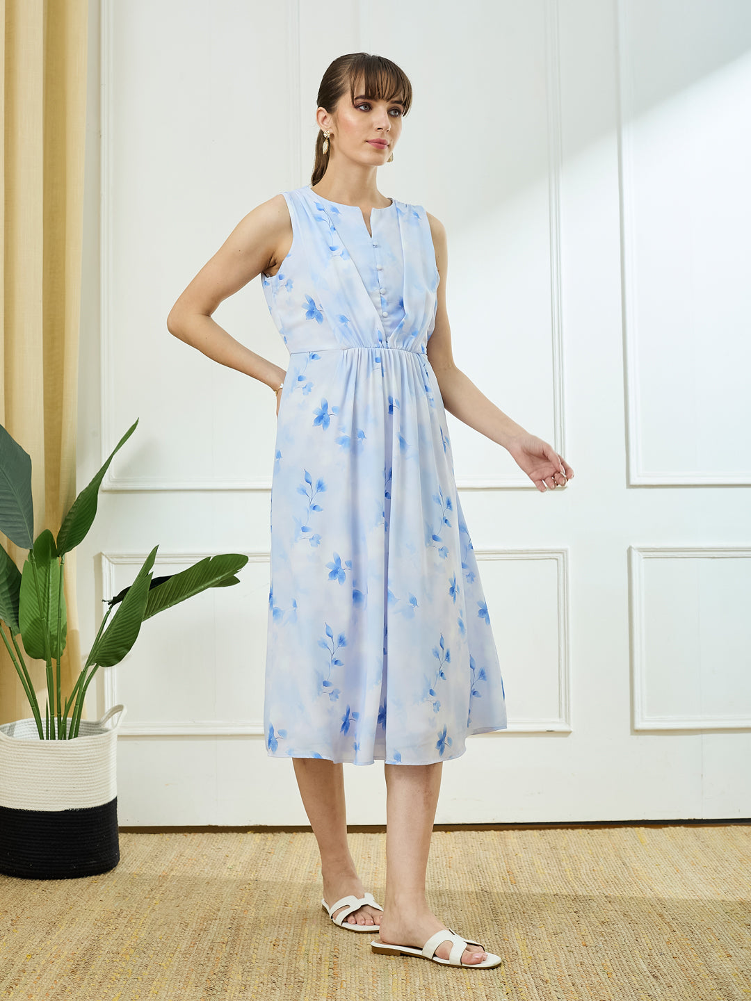 Latin Quarters Women's Blue Sleeveless Round Neck Casual Printed Dress