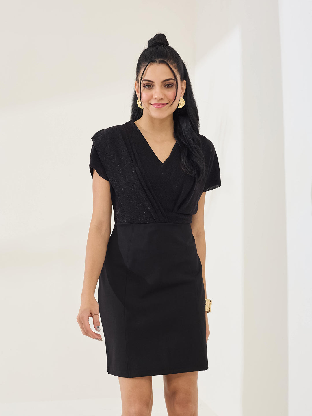 Latin Quarters Women's Black Shimmer Cap Sleeve V-Neck Party Bodycon Dress