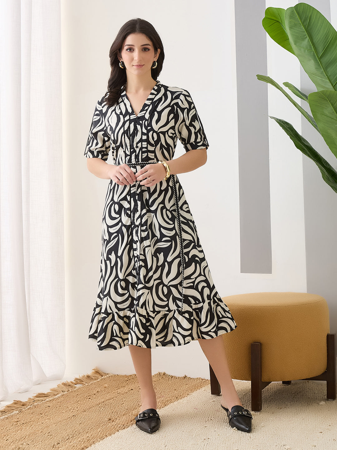 Latin Quarters Women Black Half Sleeves V-Neck Printed Casual Dress