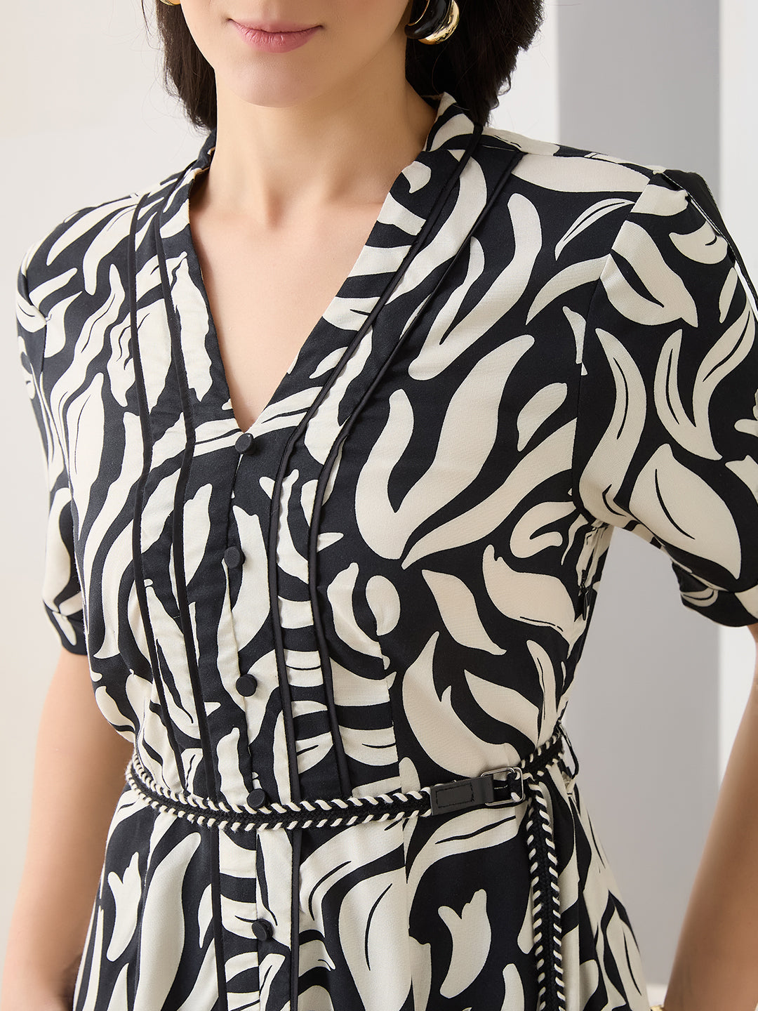 Latin Quarters Women Black Half Sleeves V-Neck Printed Casual Dress
