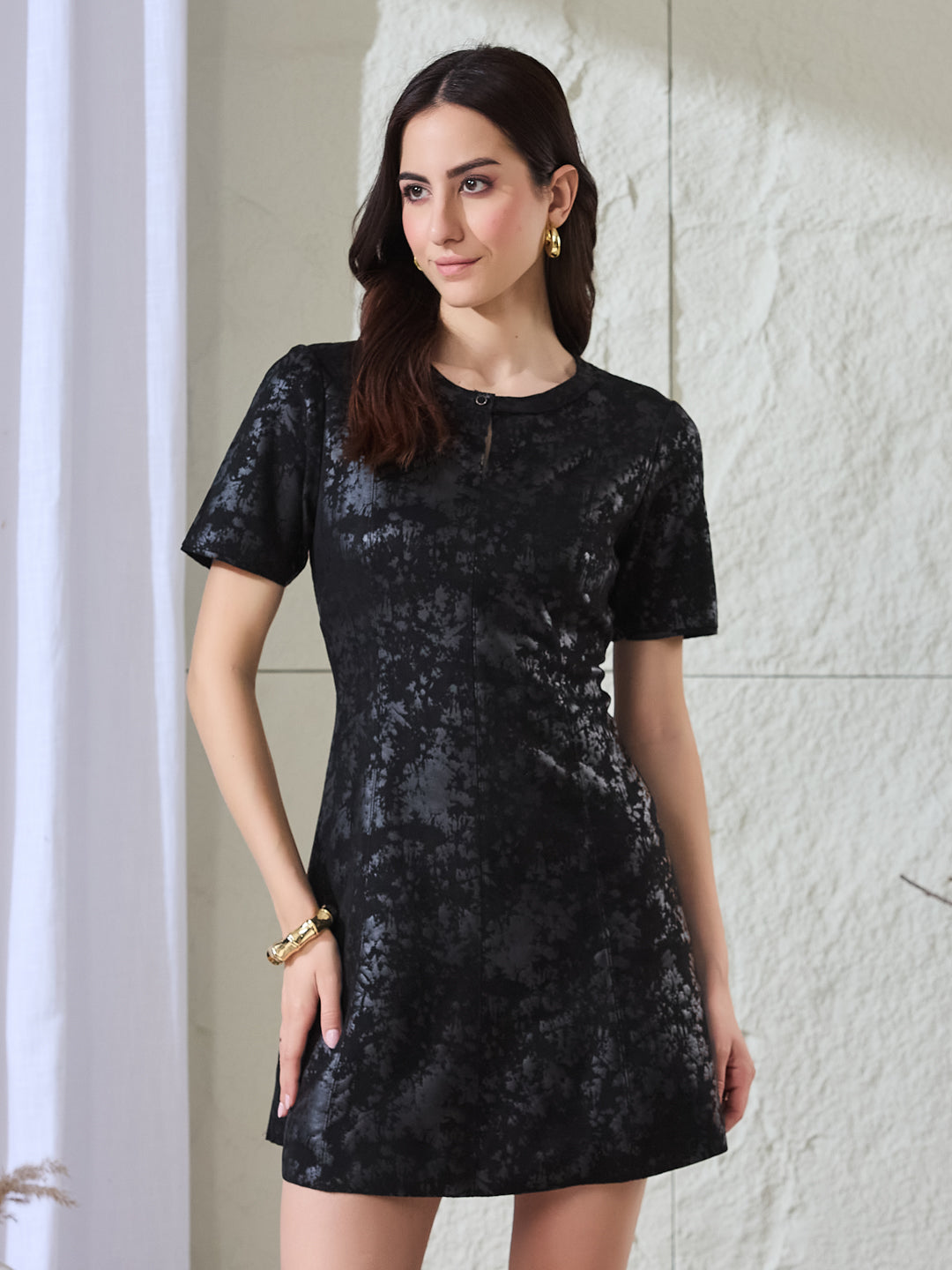Latin Quarters Women's Black Half Sleeves Round Neck Casual Shift Dress