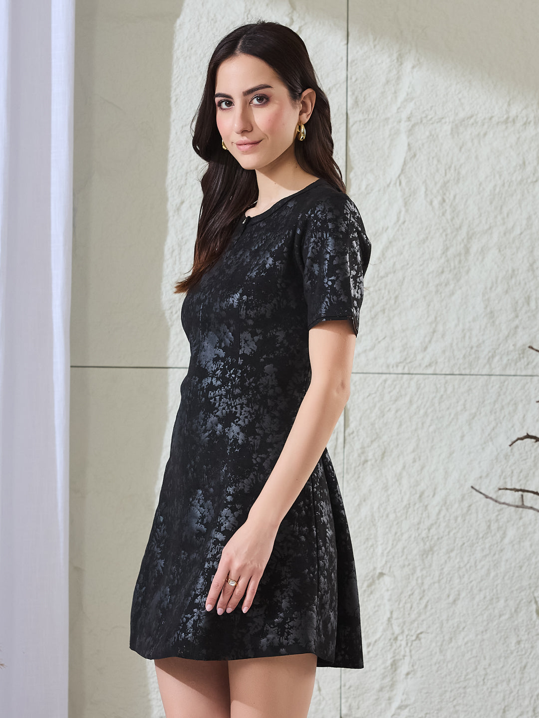 Latin Quarters Women's Black Half Sleeves Round Neck Casual Shift Dress