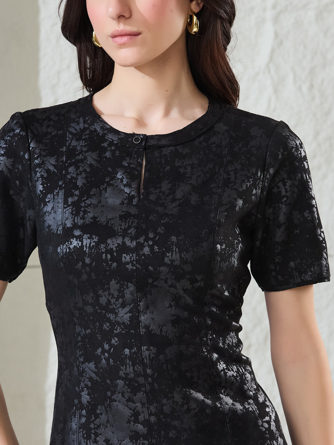 Latin Quarters Women's Black Half Sleeves Round Neck Casual Shift Dress