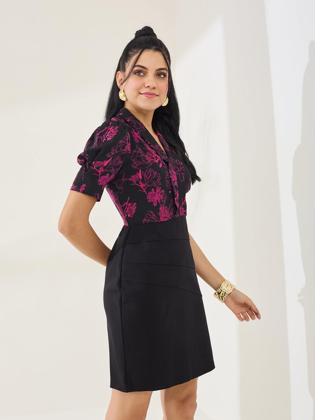 Latin Quarters Women's Black Printed Half Sleeves V-Neck Casual Bodycon Dress