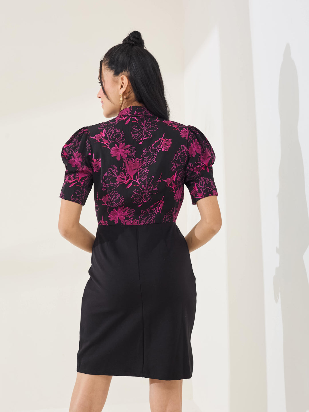 Latin Quarters Women's Black Printed Half Sleeves V-Neck Casual Bodycon Dress