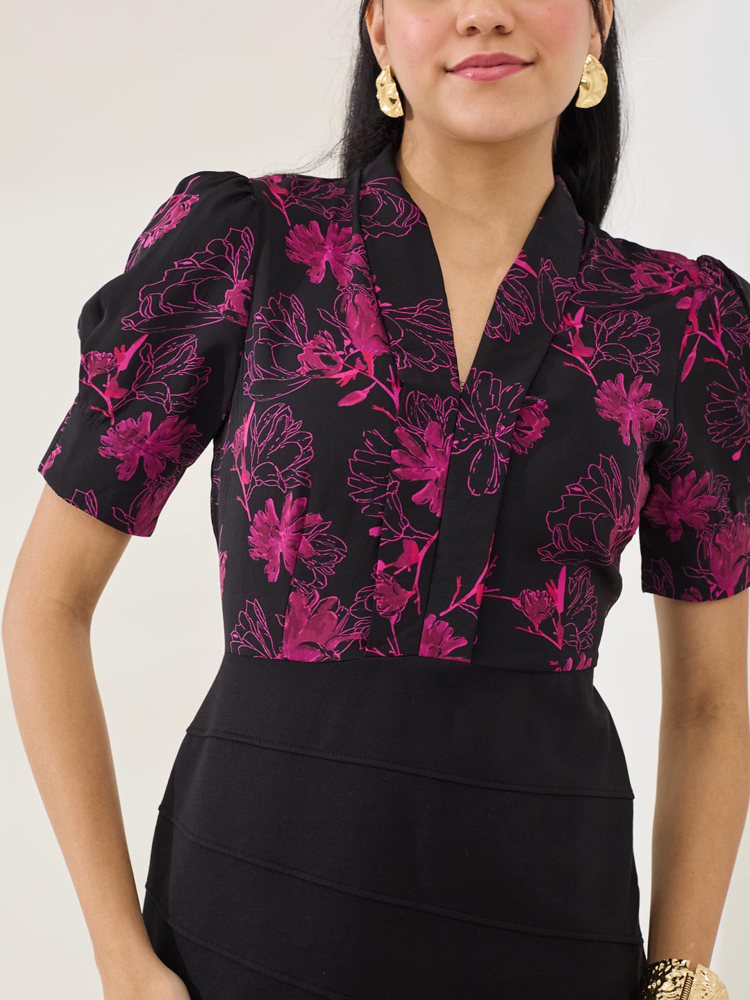 Latin Quarters Women's Black Printed Half Sleeves V-Neck Casual Bodycon Dress
