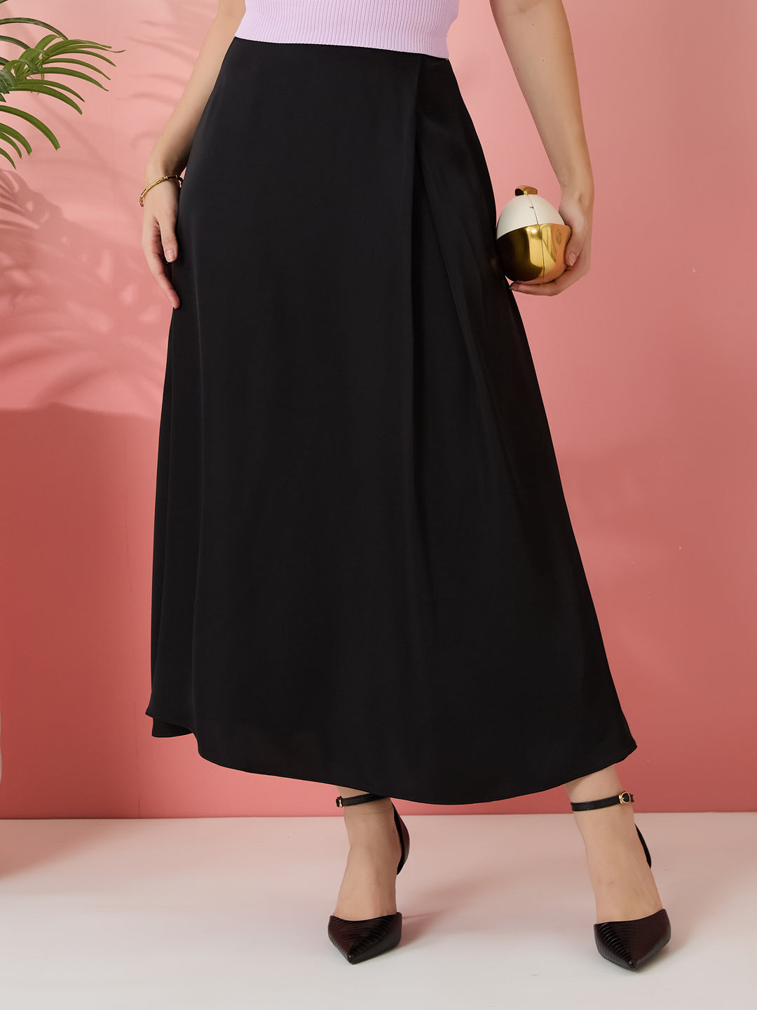 Latin Quarters Women's Black Solid Party A-Line High Rise Skirt
