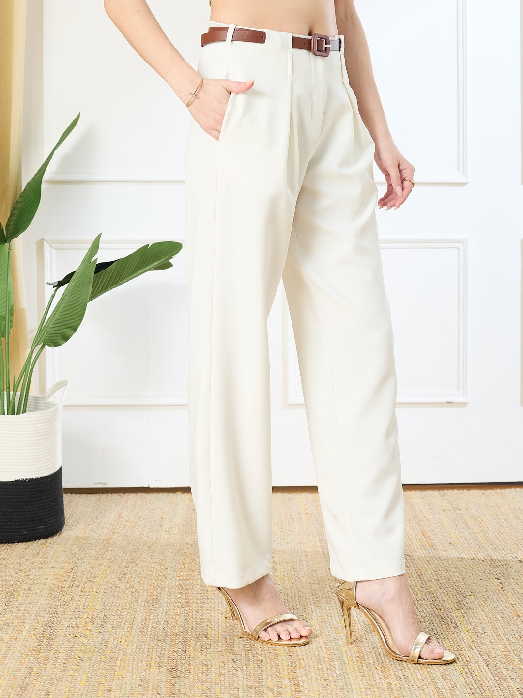 Latin Quarters Women's White Casual Solid High Rise Pant