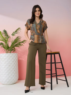 Latin Quarters Women's Green Solid Casual Straight Fit High Rise Pant