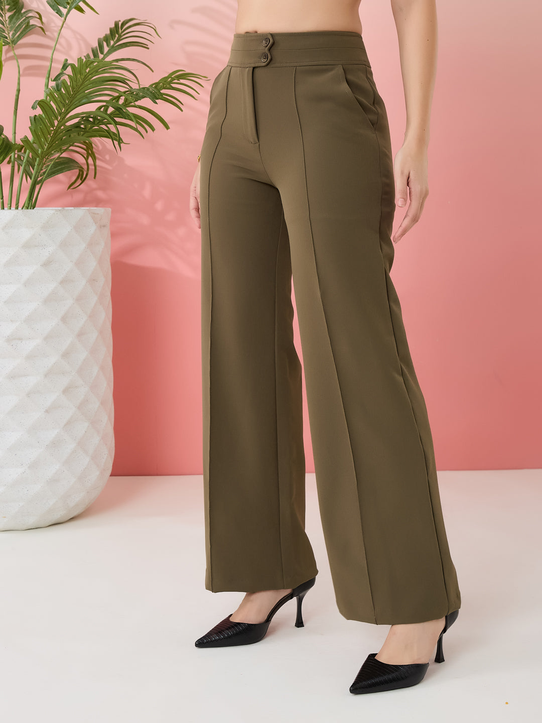 Latin Quarters Women's Green Solid Casual Straight Fit High Rise Pant