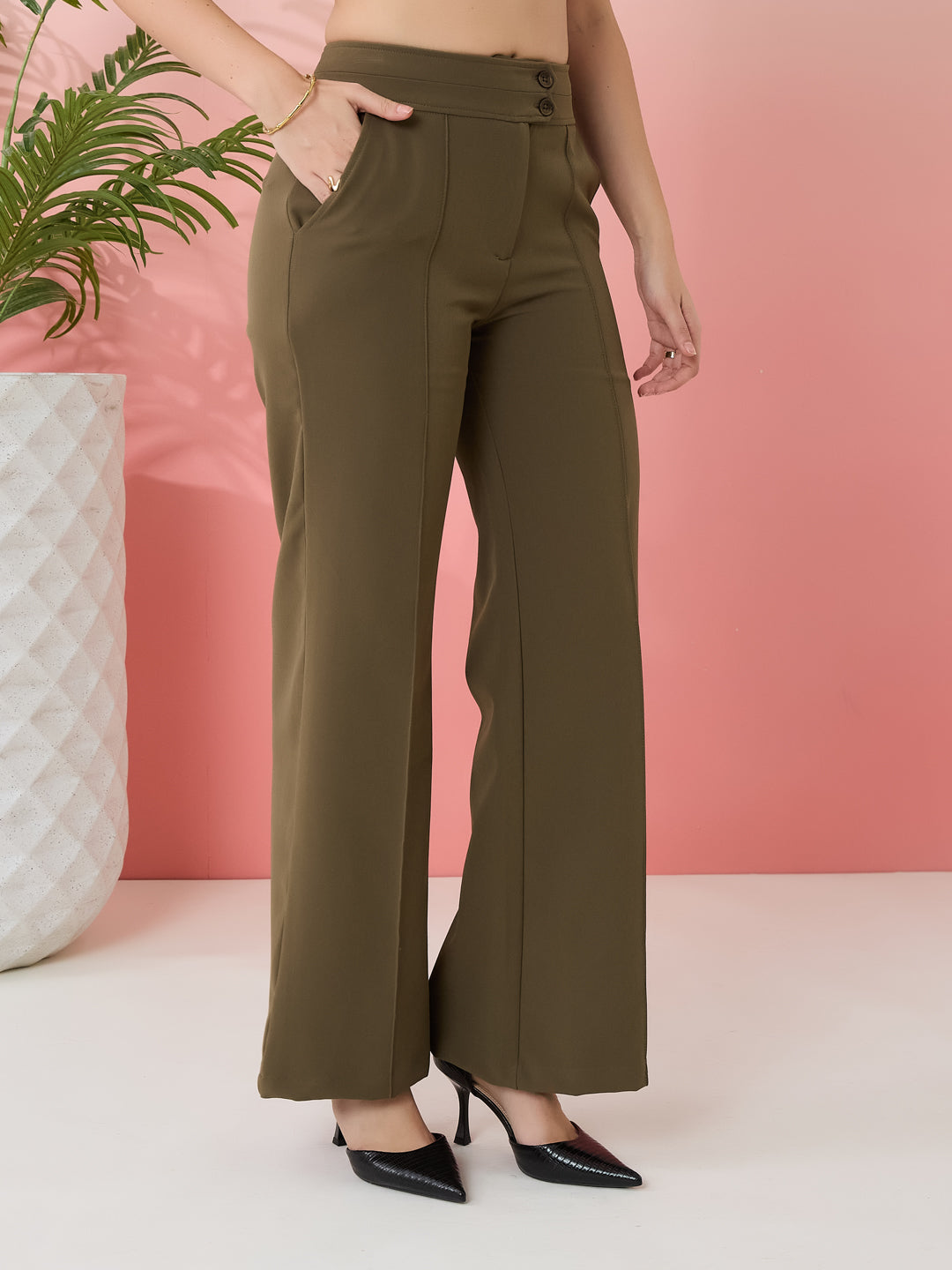 Latin Quarters Women's Green Solid Casual Straight Fit High Rise Pant