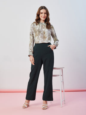Latin Quarters Women's Green Solid Casual Straight Fit High Waist Pant