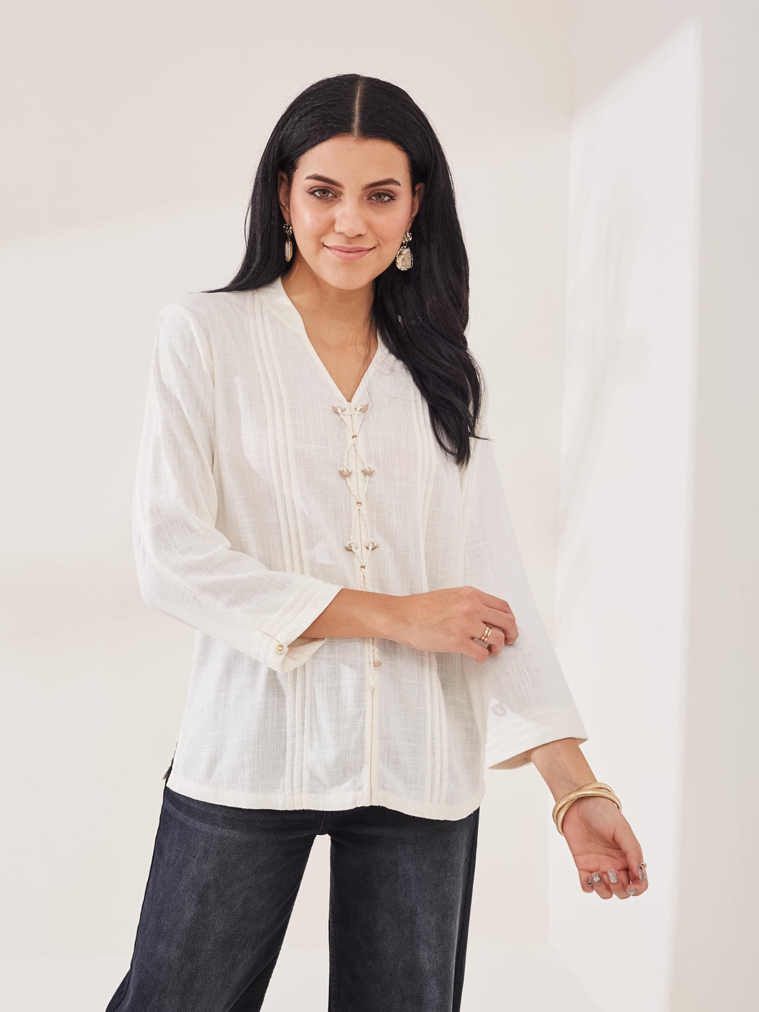 Latin Quarters Women's White Solid 3/4th Sleeve V-Neck Casual Tunic