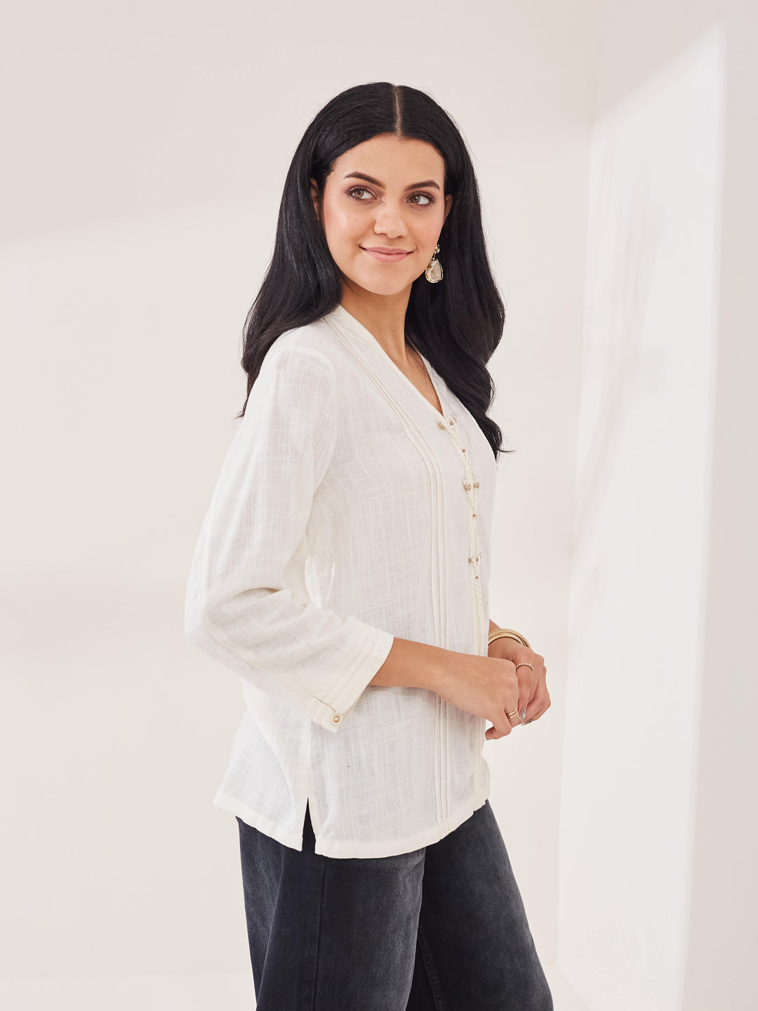 Latin Quarters Women's White Solid 3/4th Sleeve V-Neck Casual Tunic