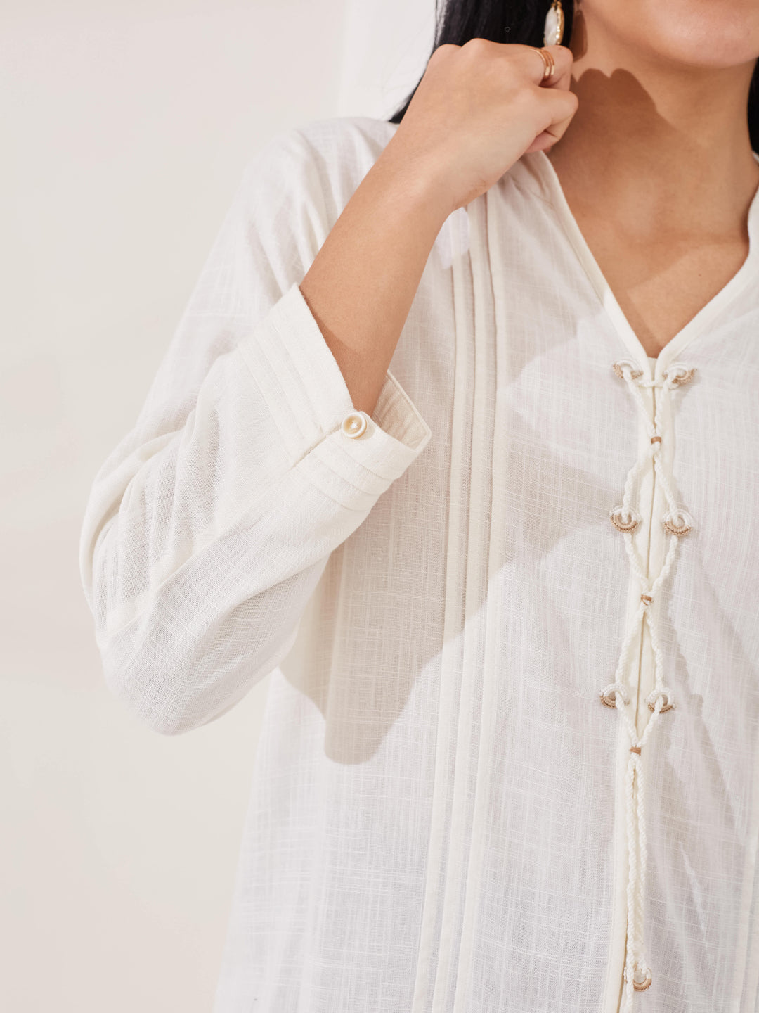 Latin Quarters Women's White Solid 3/4th Sleeve V-Neck Casual Tunic