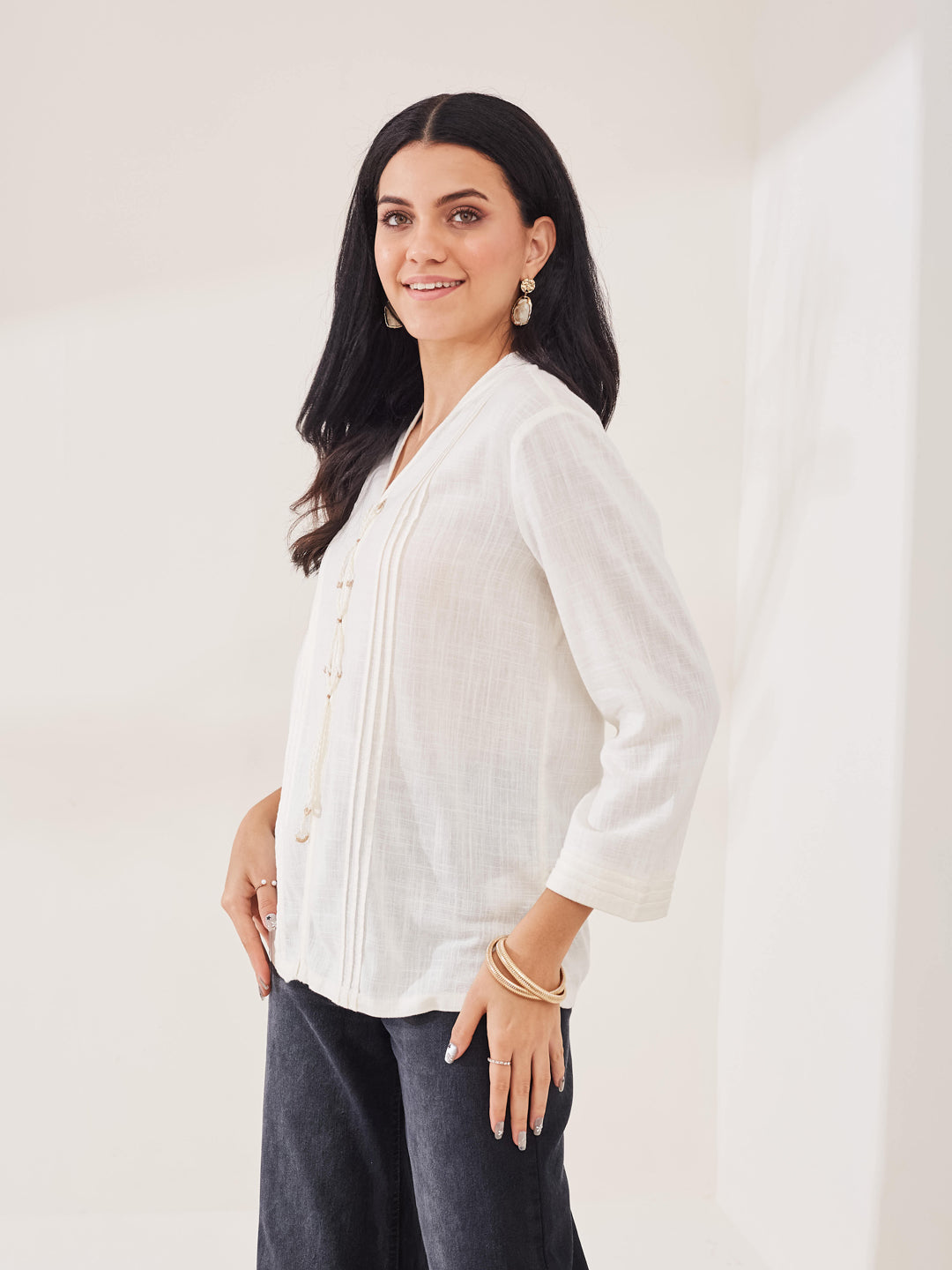 Latin Quarters Women's White Solid 3/4th Sleeve V-Neck Casual Tunic