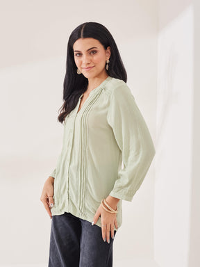 Latin Quarters Women's Green Solid Full Sleeves V-Neck Casual Shirt