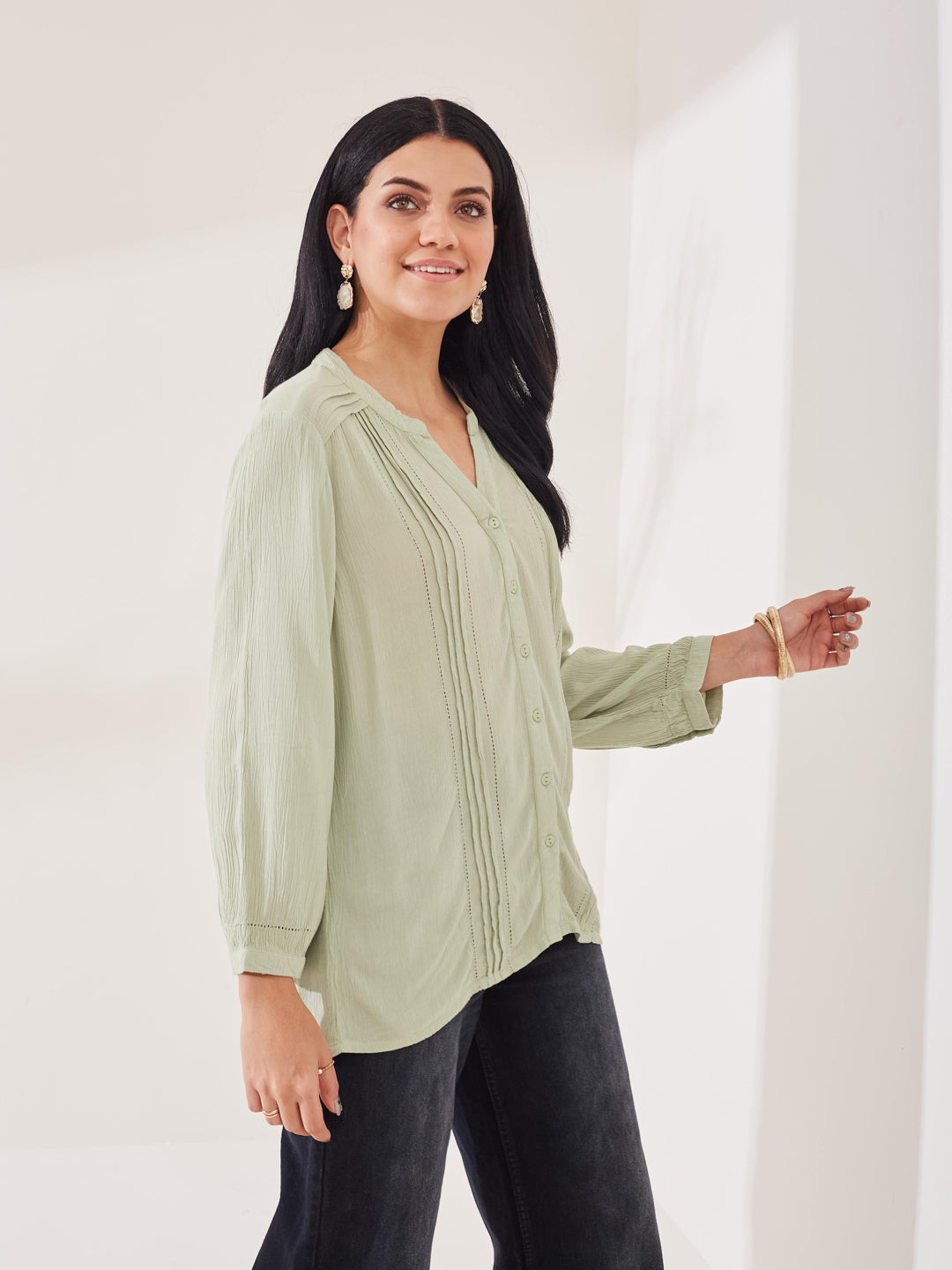 Latin Quarters Women's Green Solid Full Sleeves V-Neck Casual Shirt