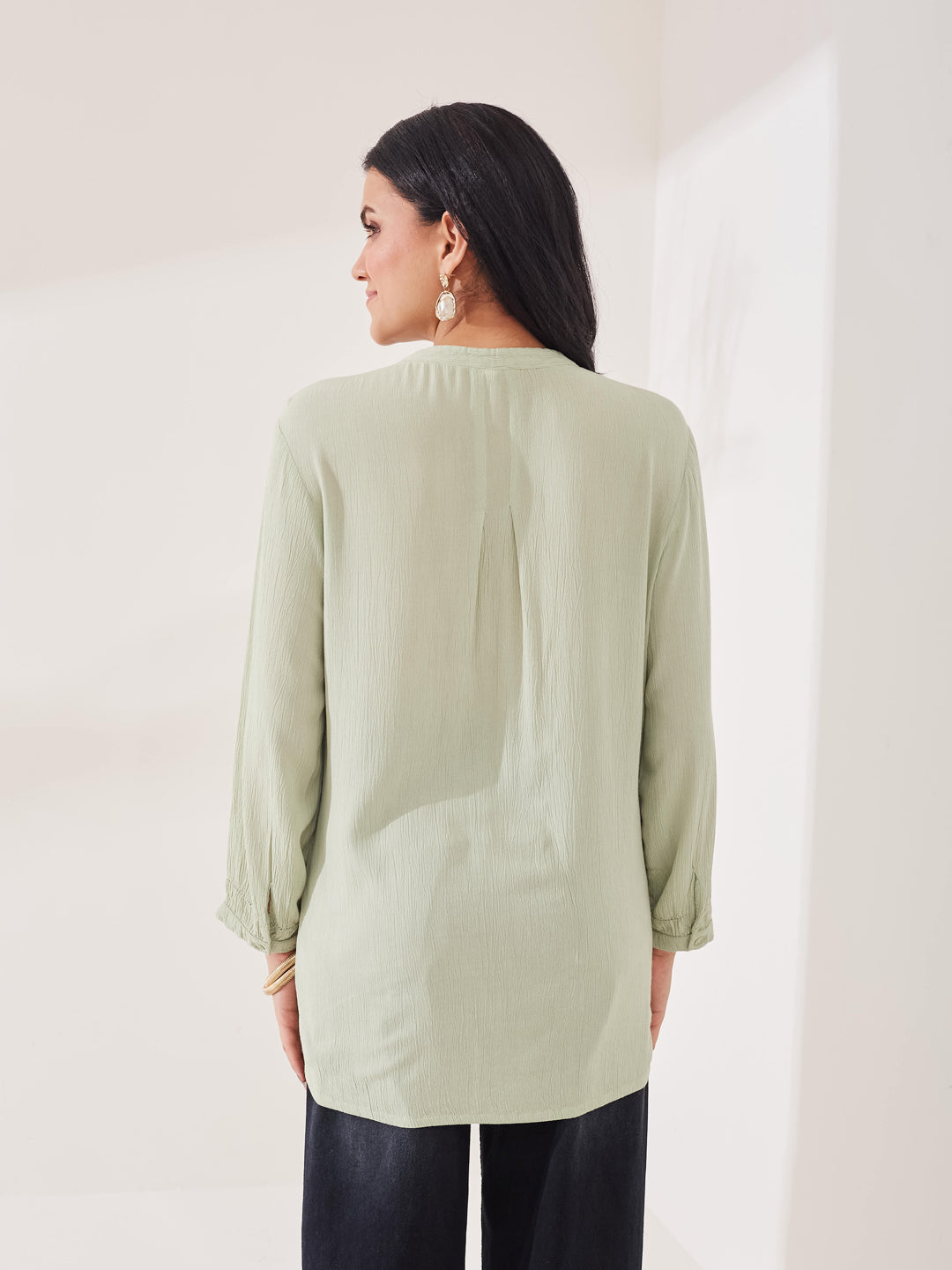 Latin Quarters Women's Green Solid Full Sleeves V-Neck Casual Shirt