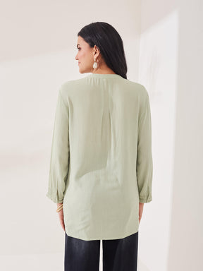 Latin Quarters Women's Green Solid Full Sleeves V-Neck Casual Shirt