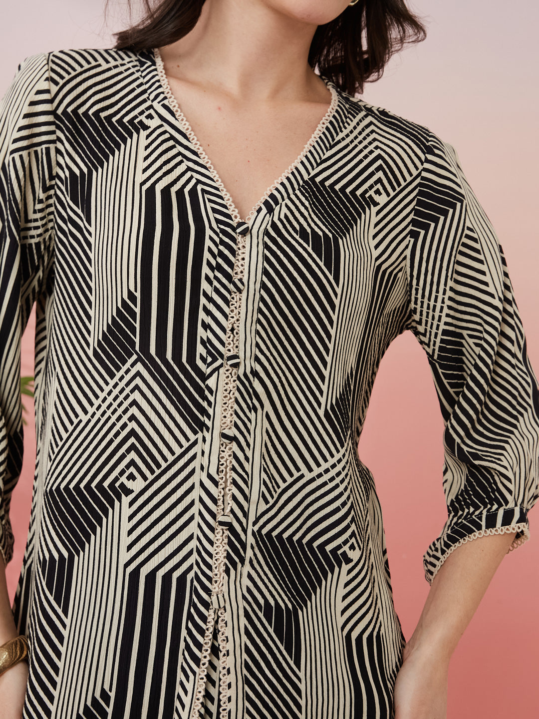 Latin Quarters Women's Black Printed V-Neck 3/4th Sleeves Casual Tunic