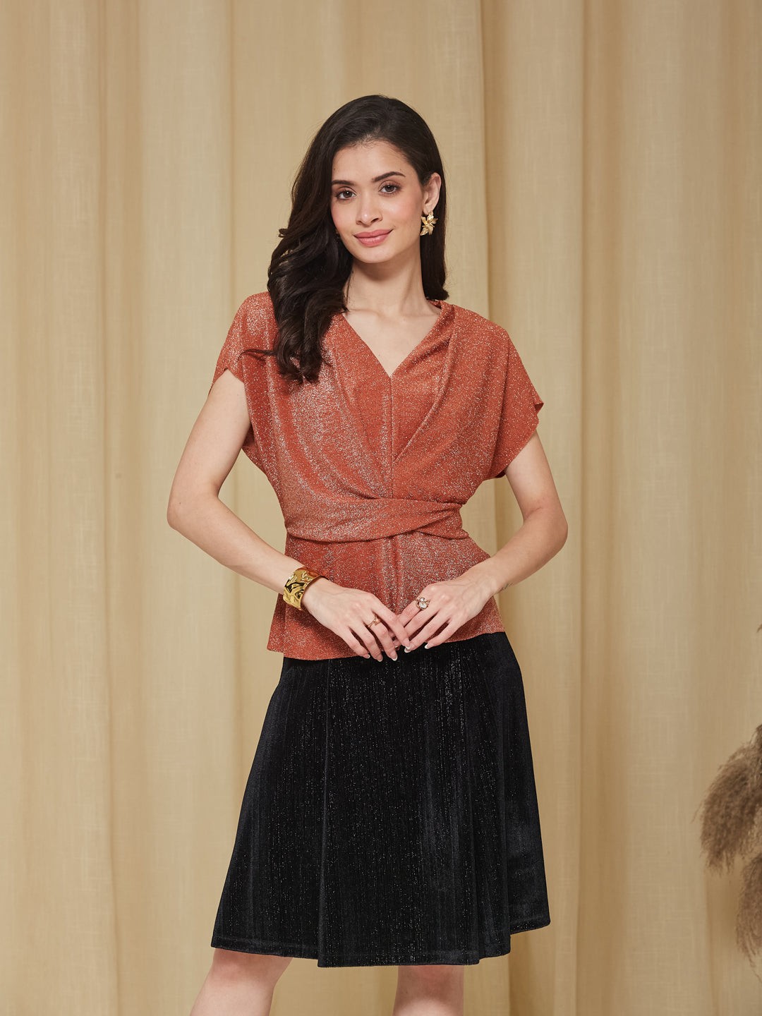 Latin Quarters Women'S Peach V-Neck Cap Sleeves Solid Party Top