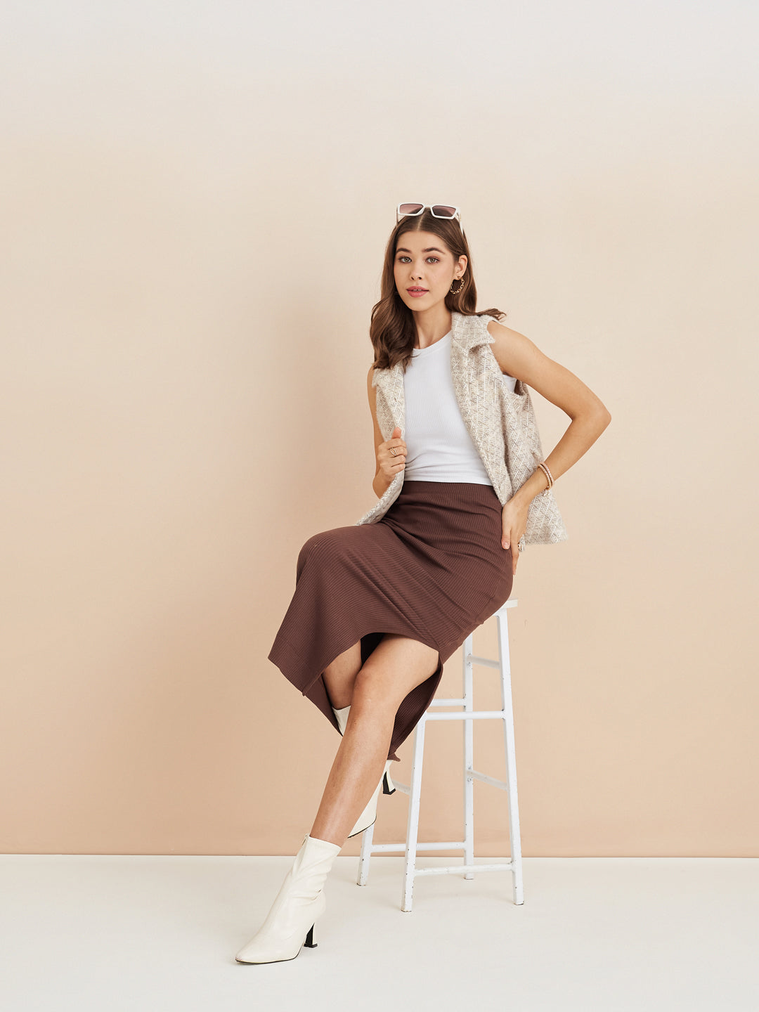 Latin Quarters Women'S Beige Collar Neck Sleeveless Self Design Casual Cardigan