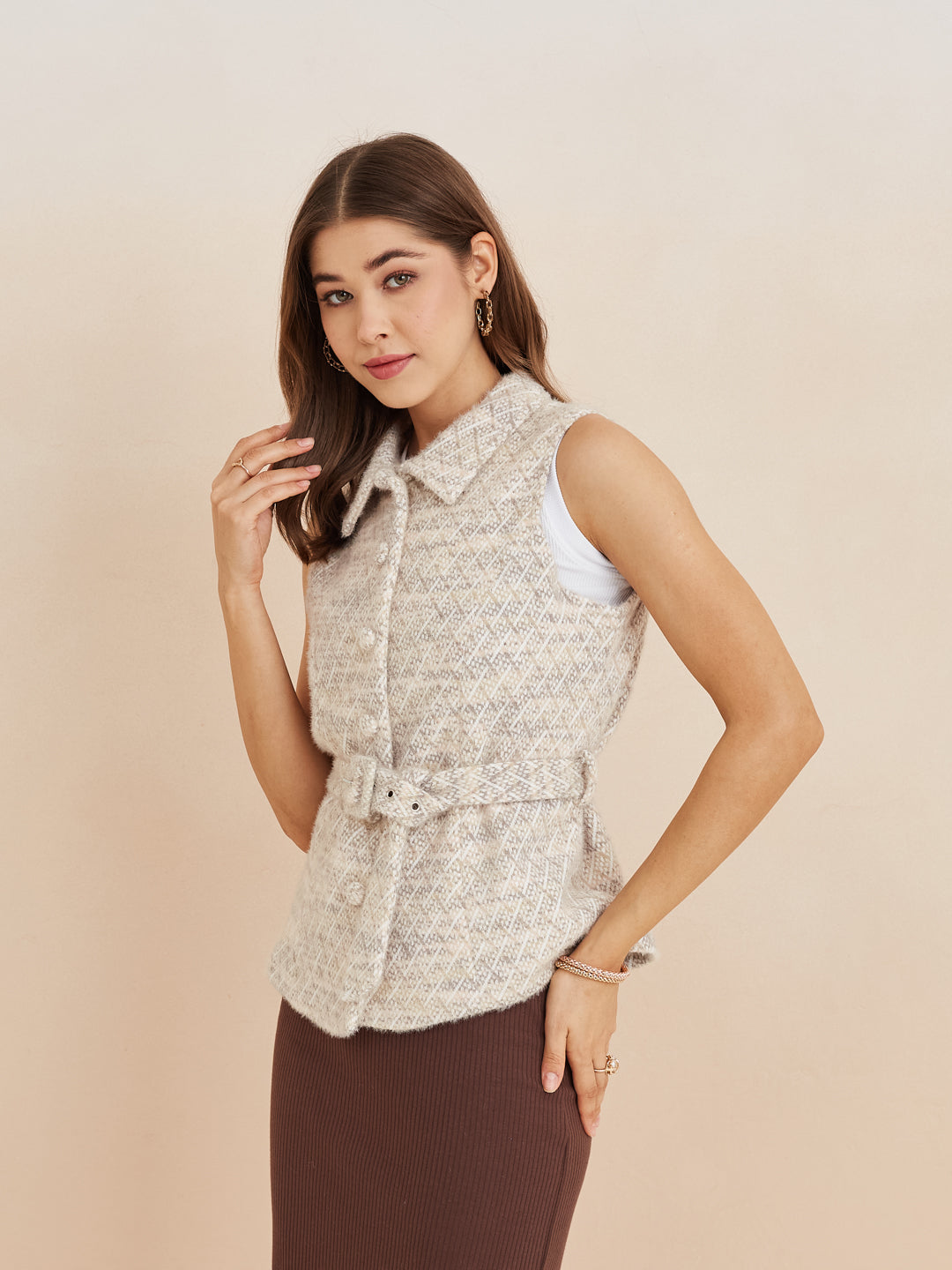 Latin Quarters Women'S Beige Collar Neck Sleeveless Self Design Casual Cardigan