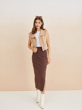 Latin Quarters Women'S Beige Collar Neck Sleeveless Solid Casual Jacket