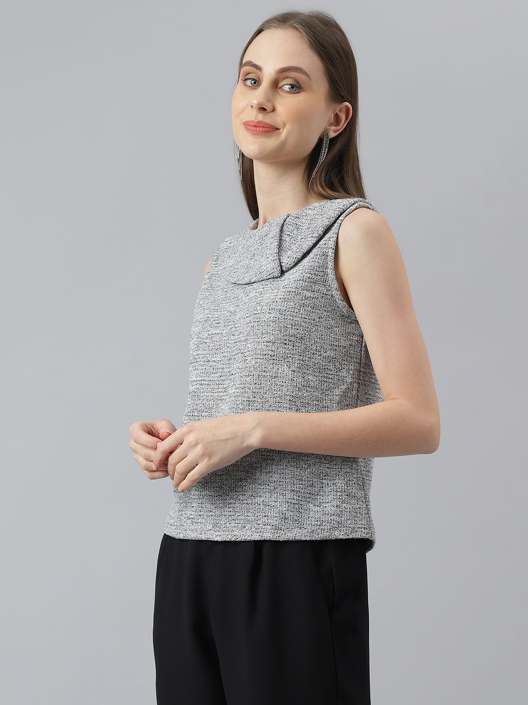 GREY NO SLEEVE YARN DYED KNIT TOP