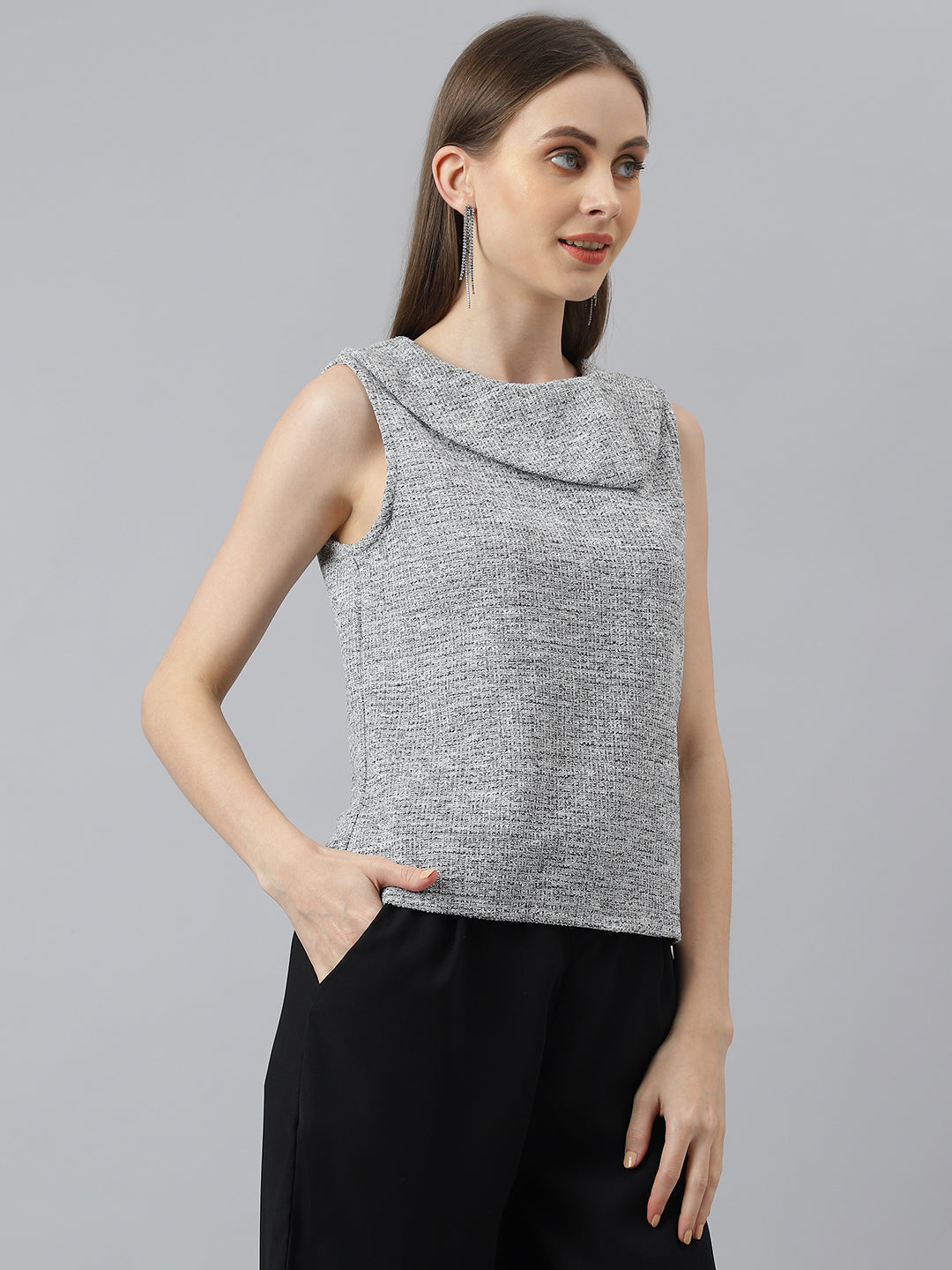 GREY NO SLEEVE YARN DYED KNIT TOP