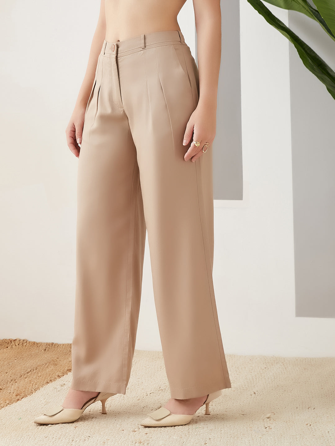 Latin Quarters Women Beige Solid Full Length Casual Pant