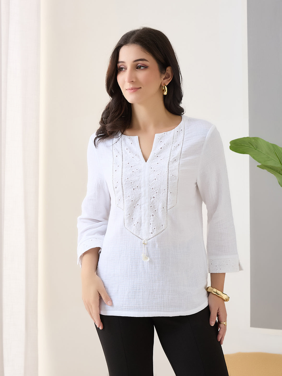 Latin Quarters Women White Solid 3/4th Sleeves V-Neck Casual Tunic