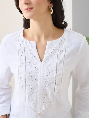 Latin Quarters Women White Solid 3/4th Sleeves V-Neck Casual Tunic
