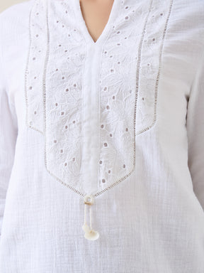 Latin Quarters Women White Solid 3/4th Sleeves V-Neck Casual Tunic