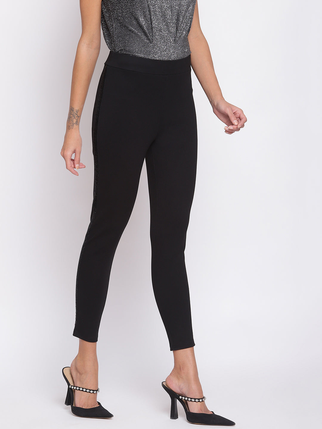 Black Roma Solid Jeggings With Tape